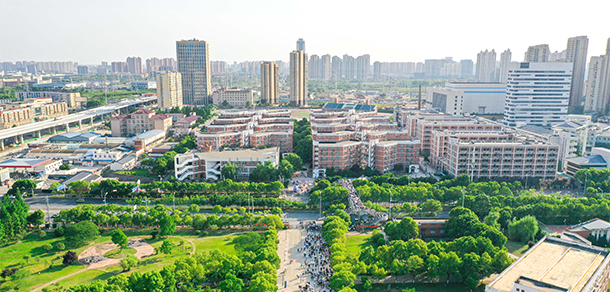 安徽三聯(lián)學院 - 最美大學